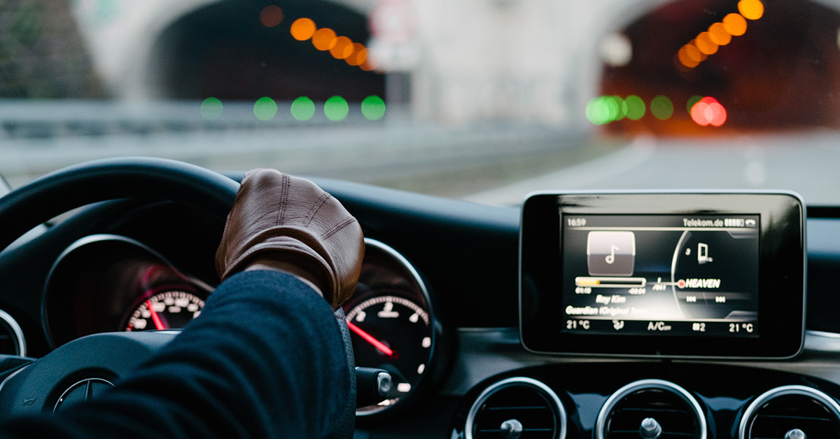 Technik, die Senioren helfen könnte, länger Auto zu fahren